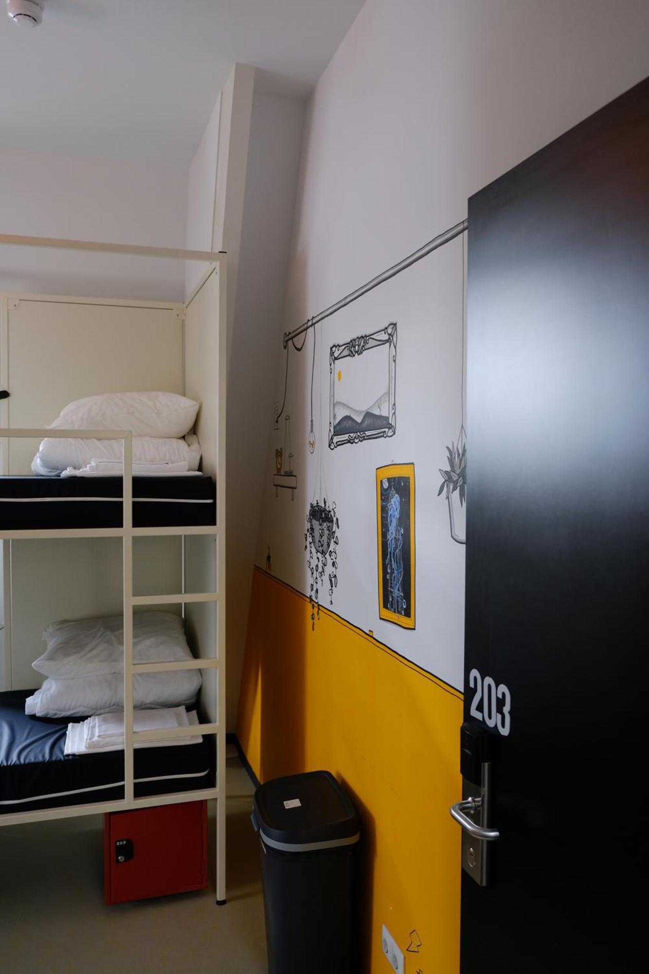 זוולה Hostel & Bar De Basis מראה חיצוני תמונה