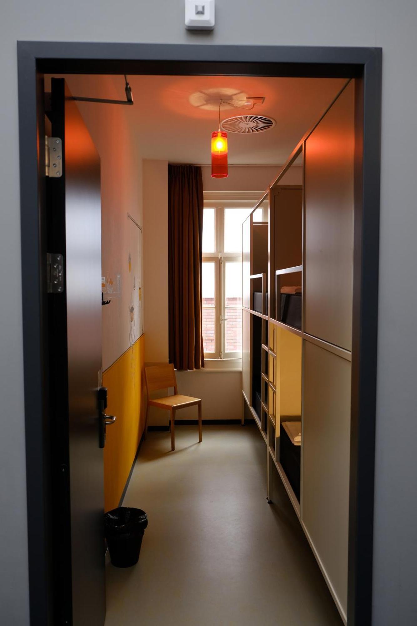 זוולה Hostel & Bar De Basis מראה חיצוני תמונה