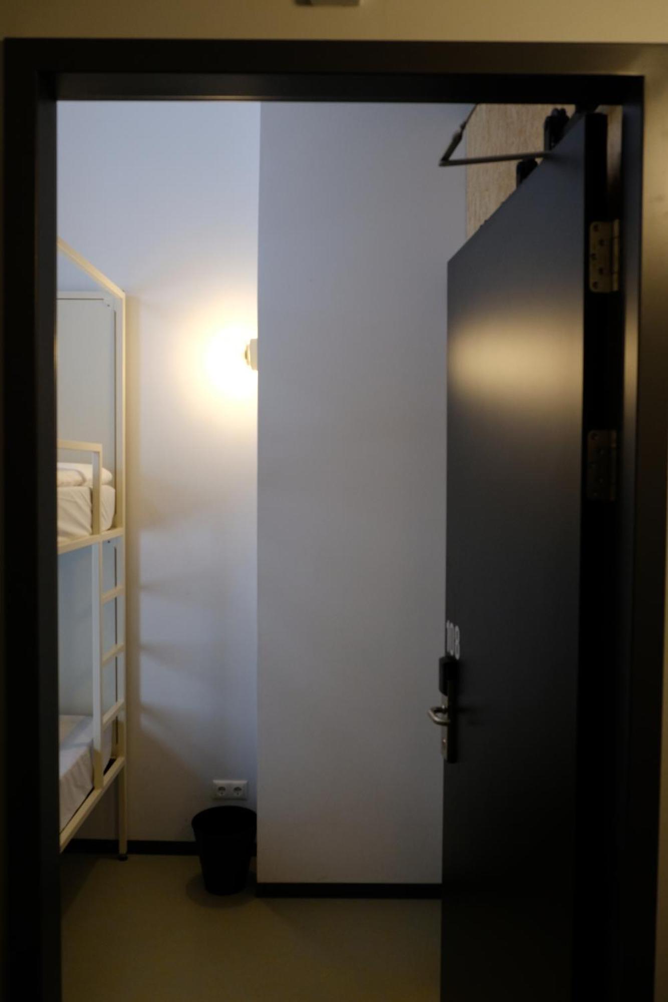 זוולה Hostel & Bar De Basis מראה חיצוני תמונה