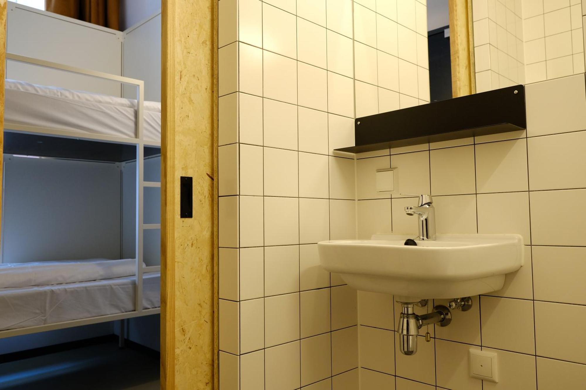 זוולה Hostel & Bar De Basis מראה חיצוני תמונה