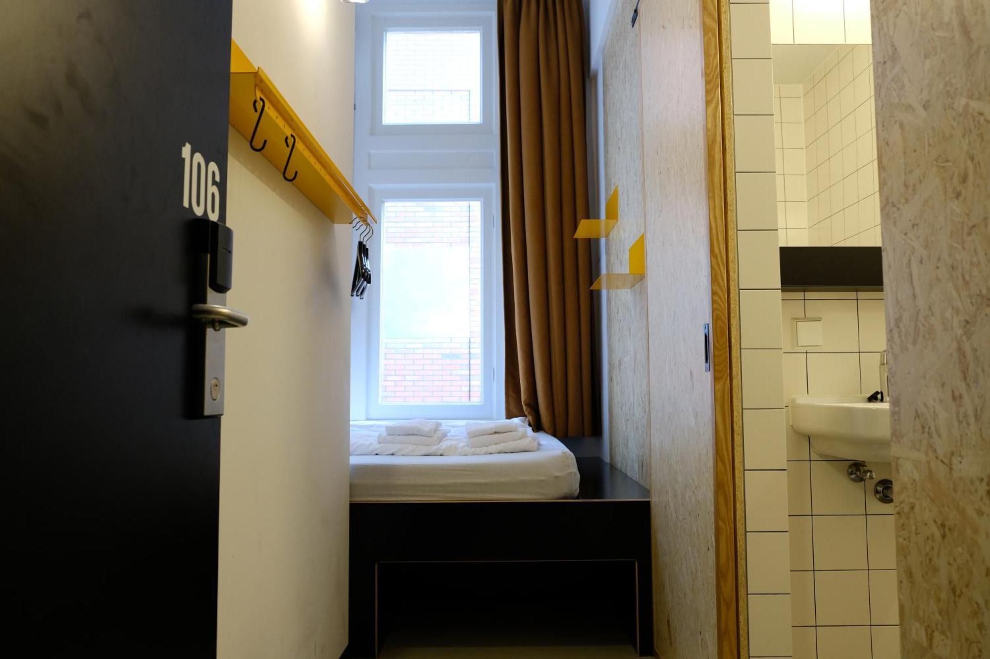 זוולה Hostel & Bar De Basis מראה חיצוני תמונה